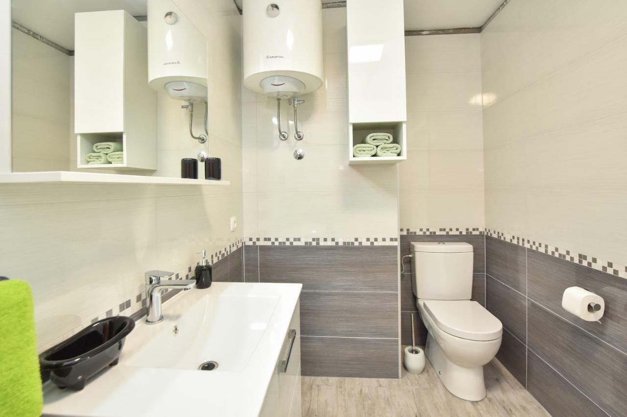 Apartmani Iva&Ante Dugi Rat Esterno foto