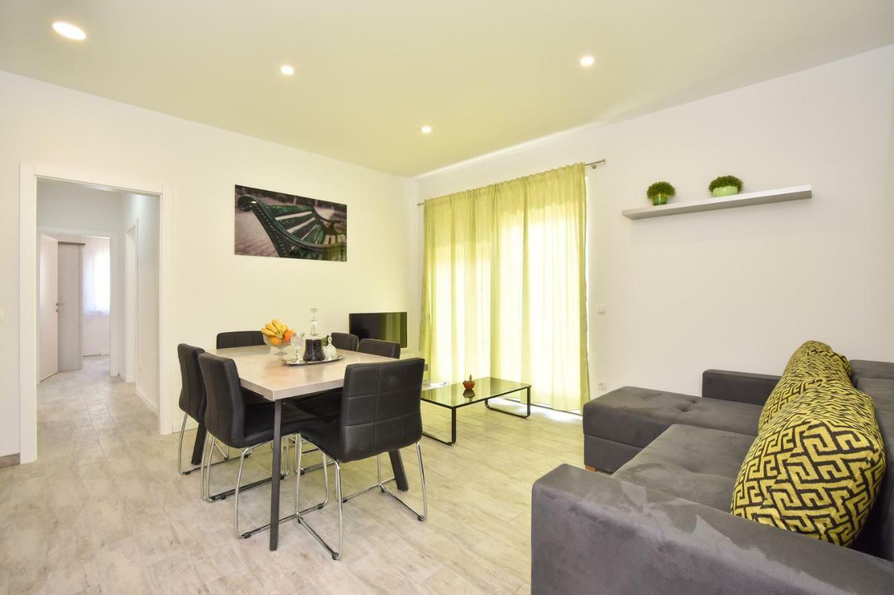 Apartmani Iva&Ante Dugi Rat Esterno foto
