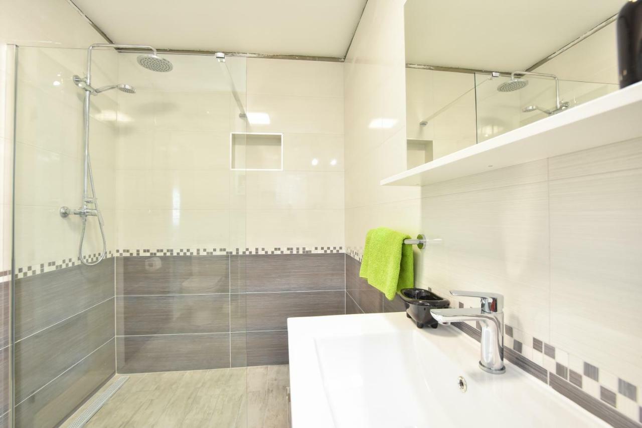 Apartmani Iva&Ante Dugi Rat Esterno foto