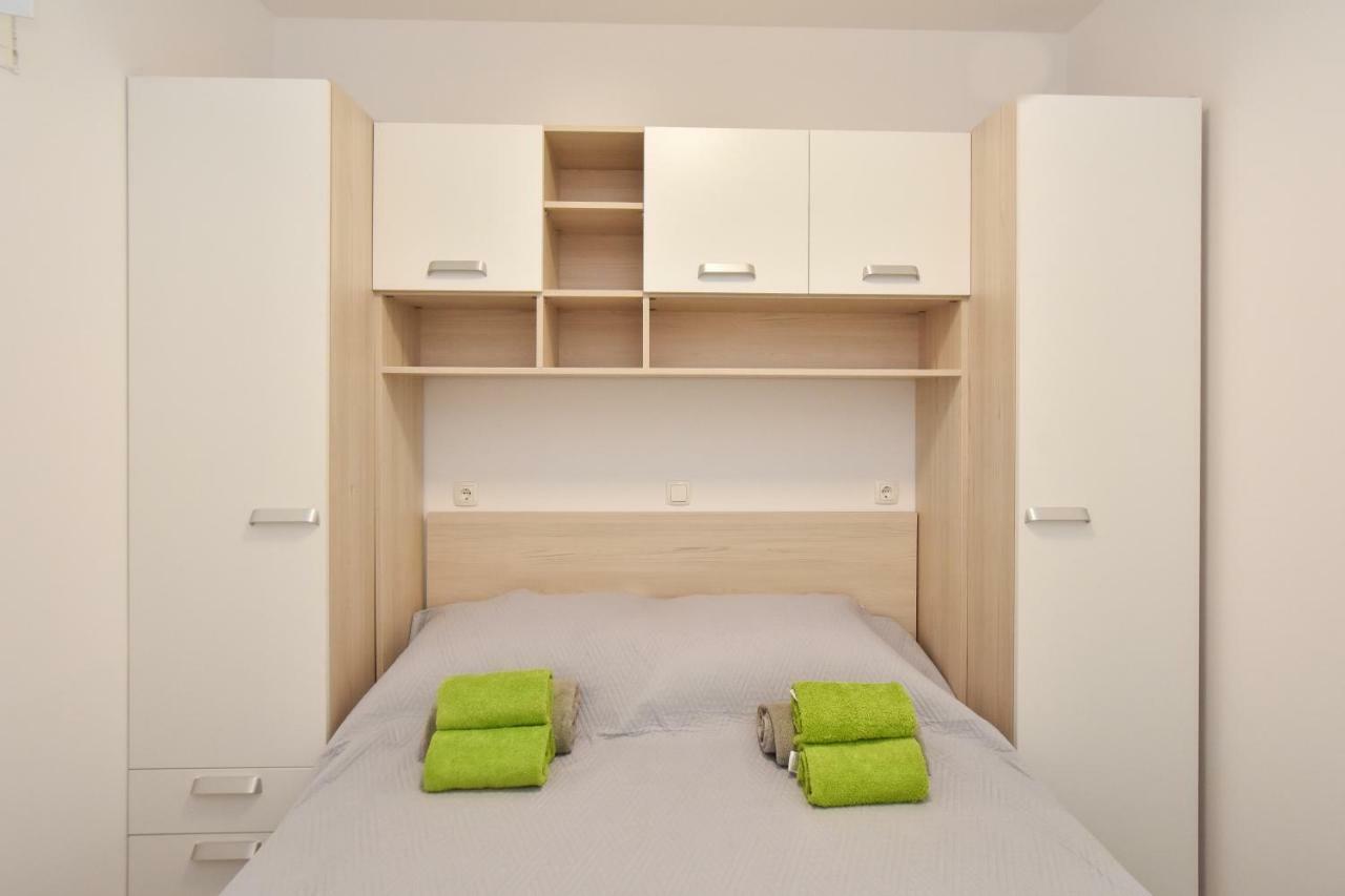Apartmani Iva&Ante Dugi Rat Esterno foto